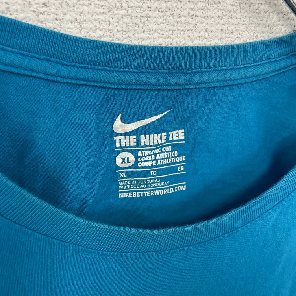 古着 used　NIKE　ナイキ　半袖プリントTシャツ　水色　ライトブルー　カロライナパンサーズ　レトロデザイン　XLサイズ