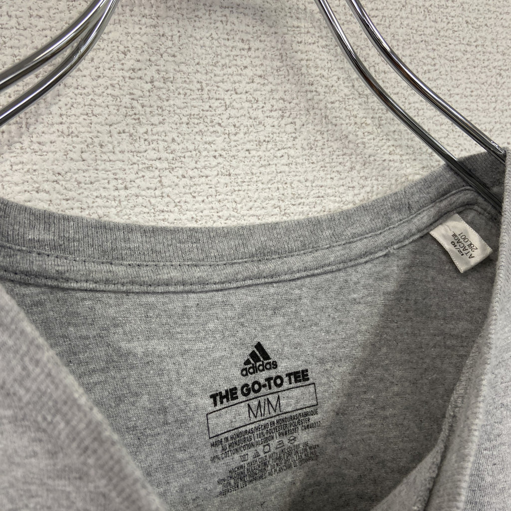 古着 used　adidas　アディダス　半袖プリントTシャツ　バックプリント　クルーネック　レトロデザイン　灰　グレー　Mサイズ