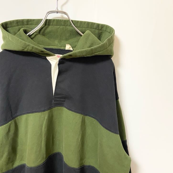 古着 used　Levi’s リーバイス　長袖ハーフボタンパーカー　ボーダー柄　緑　黒　レトロデザイン　Lサイズ