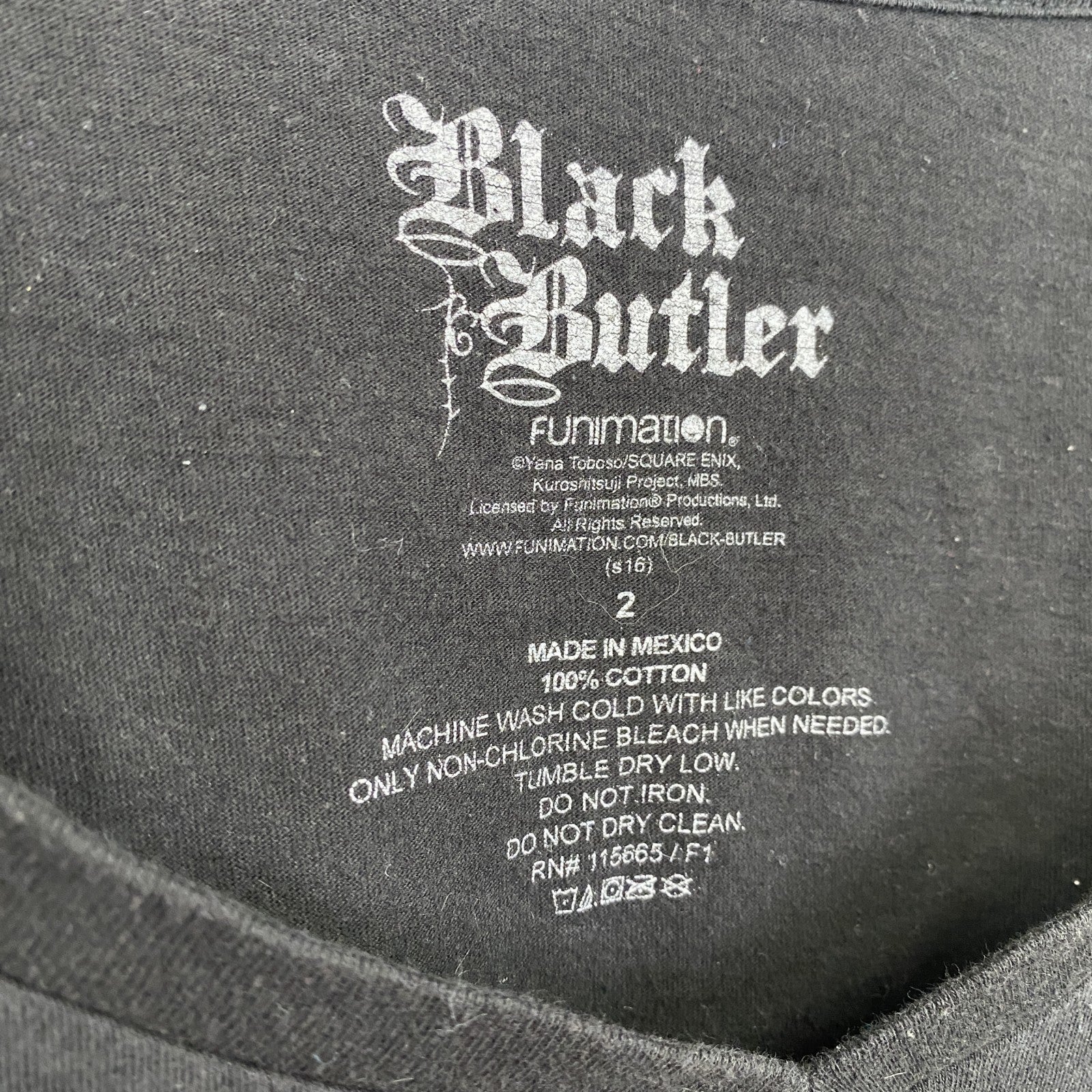 古着 used　黒執事　Black Butler　セバスチャン　メキシコ製　半袖キャラクタープリントTシャツ　Vネック　ブラック