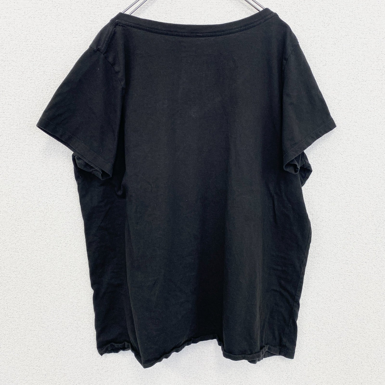 古着 used　黒執事　Black Butler　セバスチャン　メキシコ製　半袖キャラクタープリントTシャツ　Vネック　ブラック
