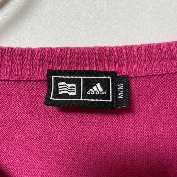 古着 used　adidas アディダスゴルフ　長袖Vネックニット　セーター　ワンポイントロゴ刺繍　ピンク　3本ライン　Mサイズ