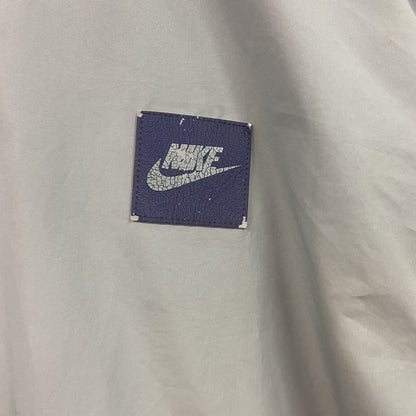 NIKE　ナイキ　マウンテンパーカー　灰色　グレー　Lサイズ