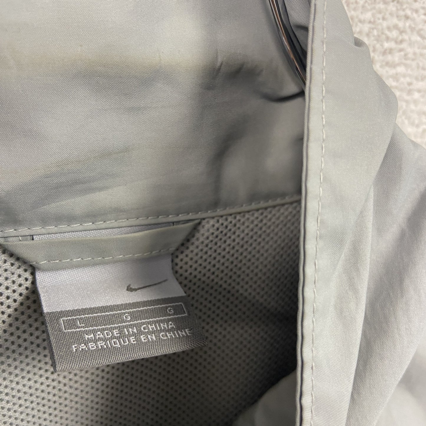 NIKE　ナイキ　マウンテンパーカー　灰色　グレー　Lサイズ