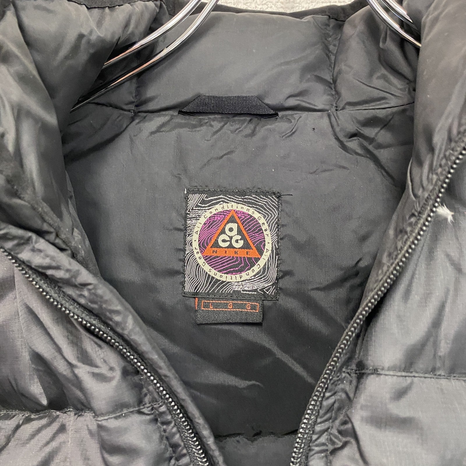 NIKE ACG　ナイキエーシージー　ダウンジャケット　刺繍ロゴ　ワンポイント　黒　ブラック　Lサイズ
