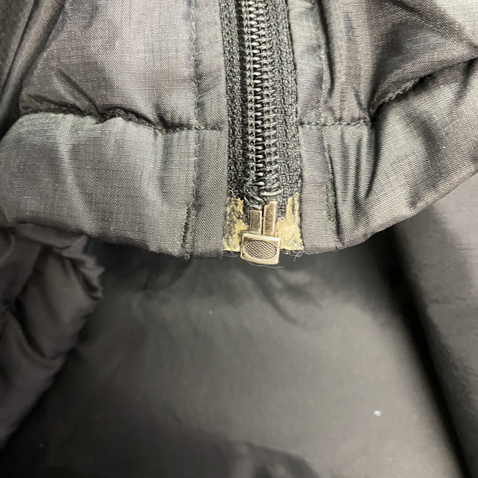NIKE ACG　ナイキエーシージー　ダウンジャケット　刺繍ロゴ　ワンポイント　黒　ブラック　Lサイズ