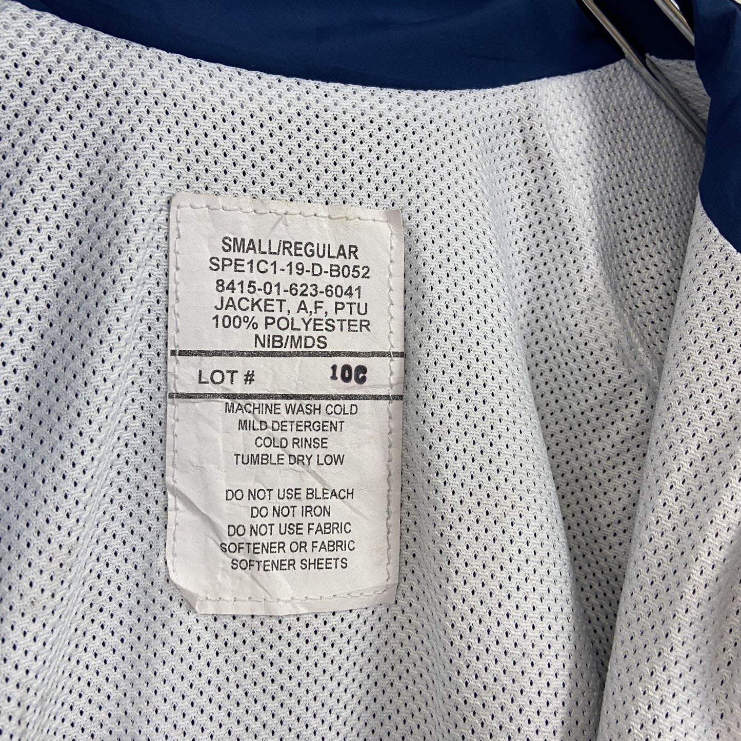 　U.S.AIR FORCE　PTU　トレーニングジャケット　ナイロンジャケット　米軍　紺　ネイビー　Sサイズ