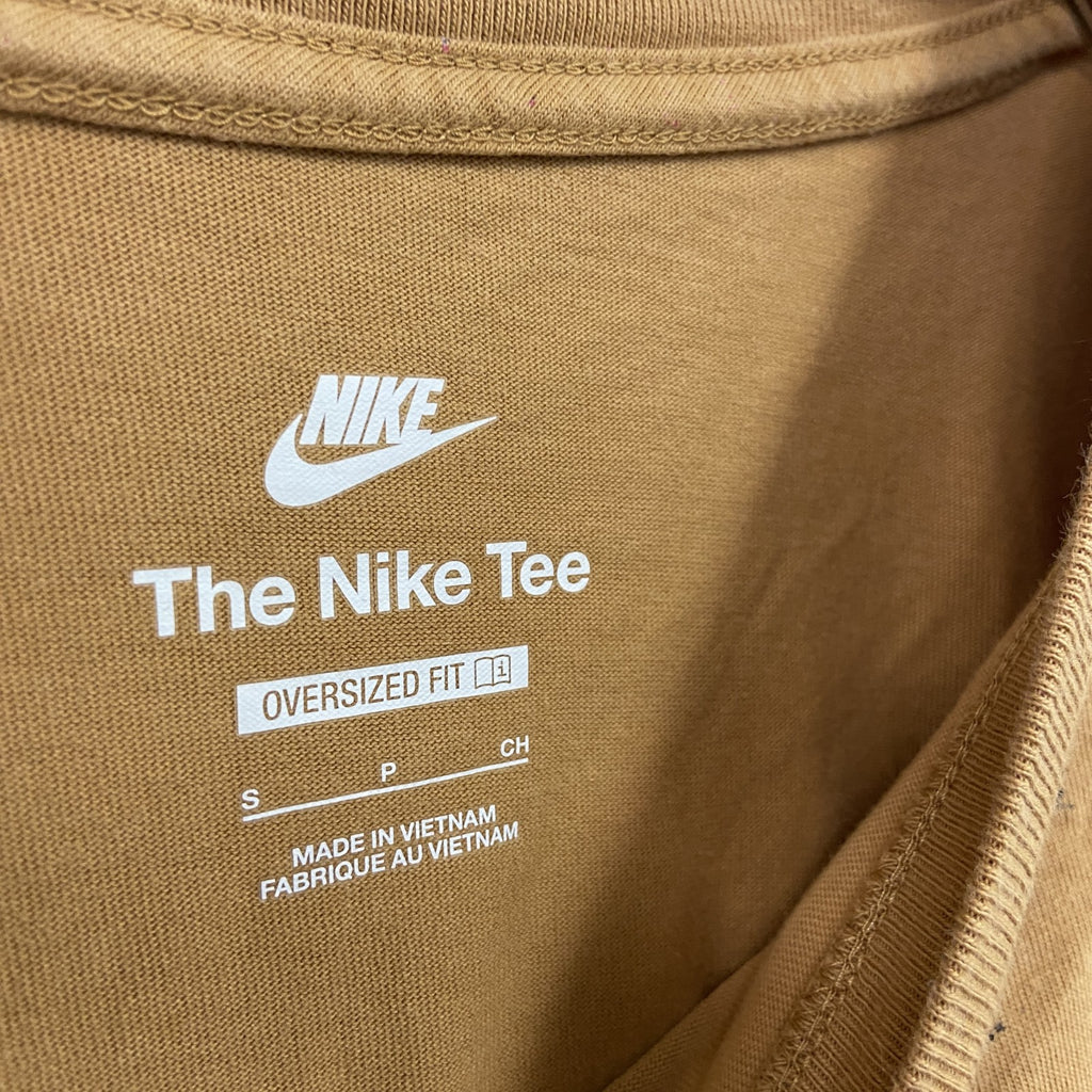 NIKE　ナイキ　半袖プリントTシャツ　ペインティングデザイン　からし色　Sサイズ