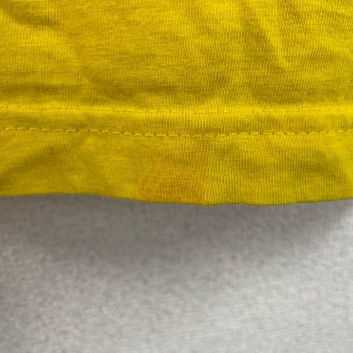 古着 used　RE WARD　半袖VネックプリントTシャツ　ラスベガス　街並み　黄色　イエロー　レトロデザイン　Mサイズ