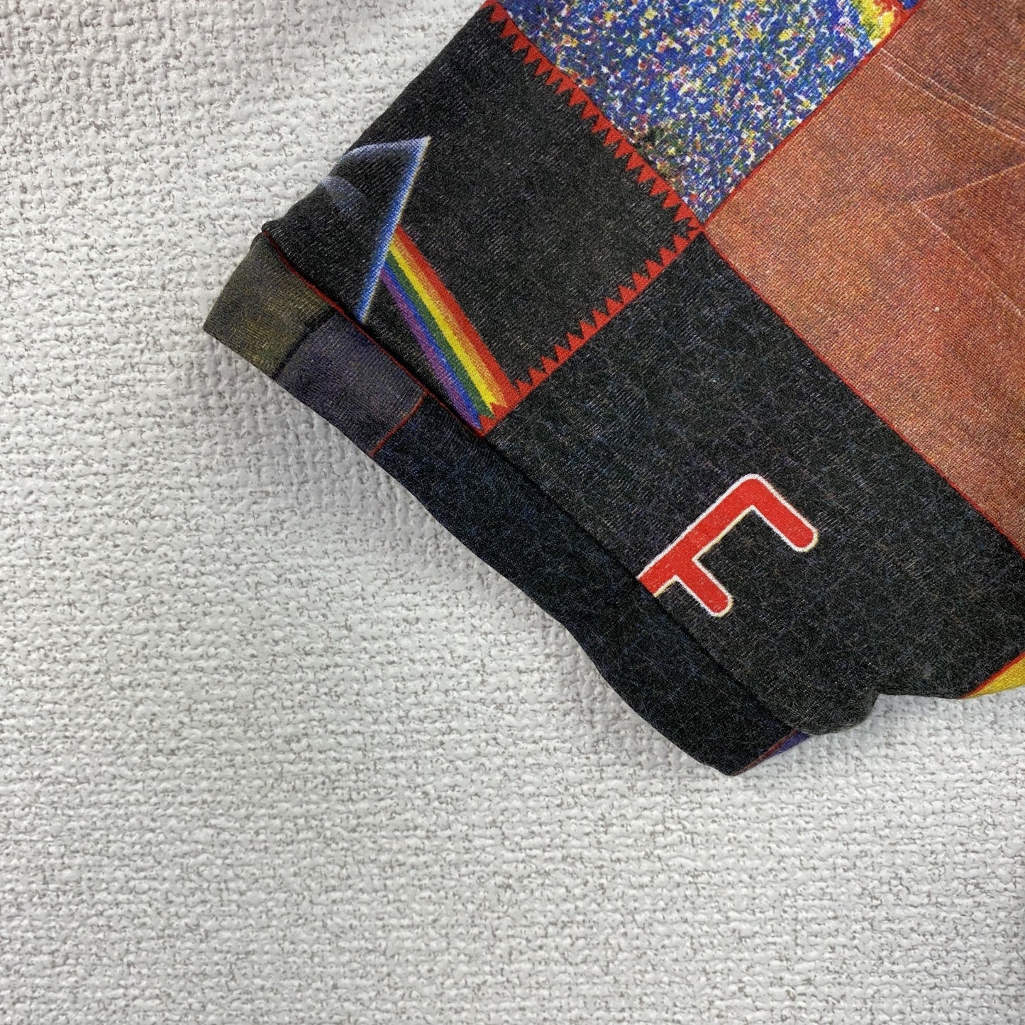 古着 used　PINK FLOYD　ピンクフロイド　半袖総柄Tシャツ　派手柄　ブロック柄　クルーネック　Mサイズ