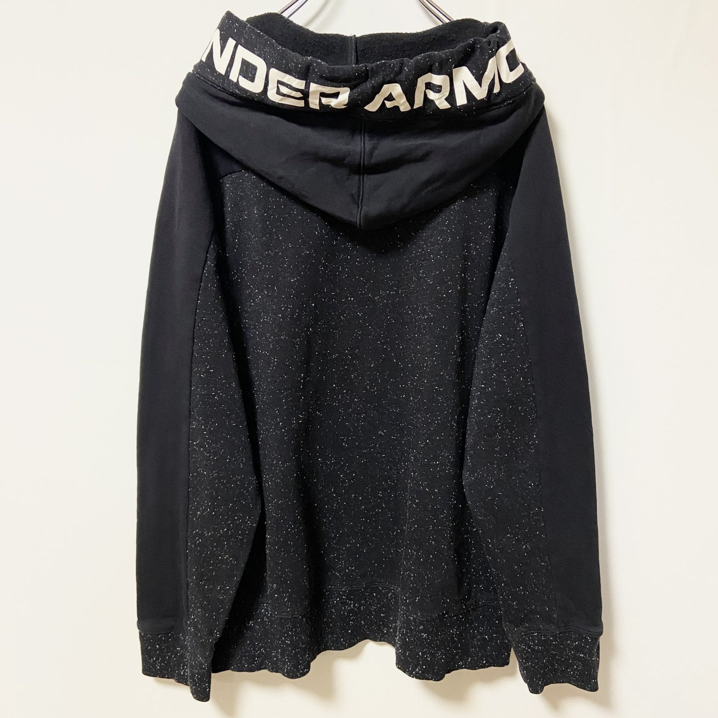 古着 used　UNDER ARMOUR アンダーアーマー　長袖ロゴプリントパーカー　スウェット　プルオーバー　黒　Lサイズ