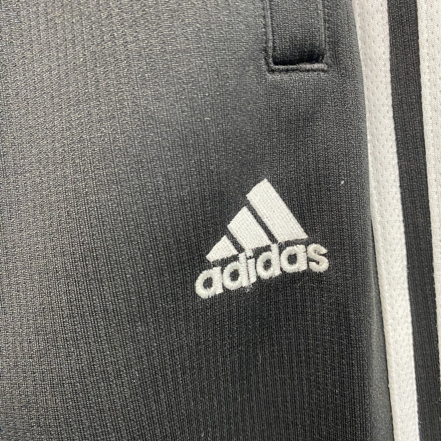 adidas　アディダス　トラックパンツ　ジャージパンツ　黒　ブラック　Sサイズ