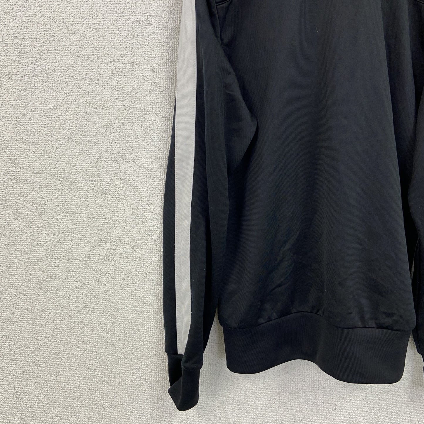 古着 used　NIKE　ナイキ　長袖トラックジャケット　ジャージ　レトロデザイン　刺繍ロゴ　ワンポイント　黒　ブラック