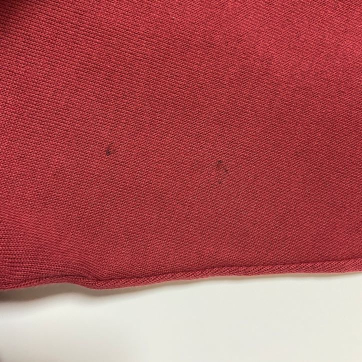 古着 used　長袖クルーネックスウェット　トレーナー　ワンポイント刺繍　赤　えんじ　無地　シンプル　秋冬服　XLサイズ
