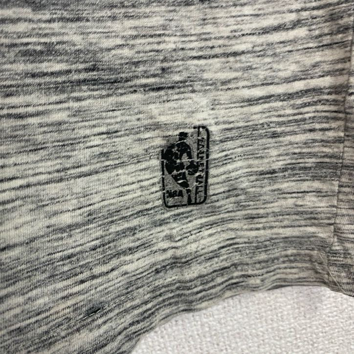 古着 used　NBA　半袖プリントTシャツ　バスケットボール　スポーツ　ロゴデザイン　クルーネック　グレー