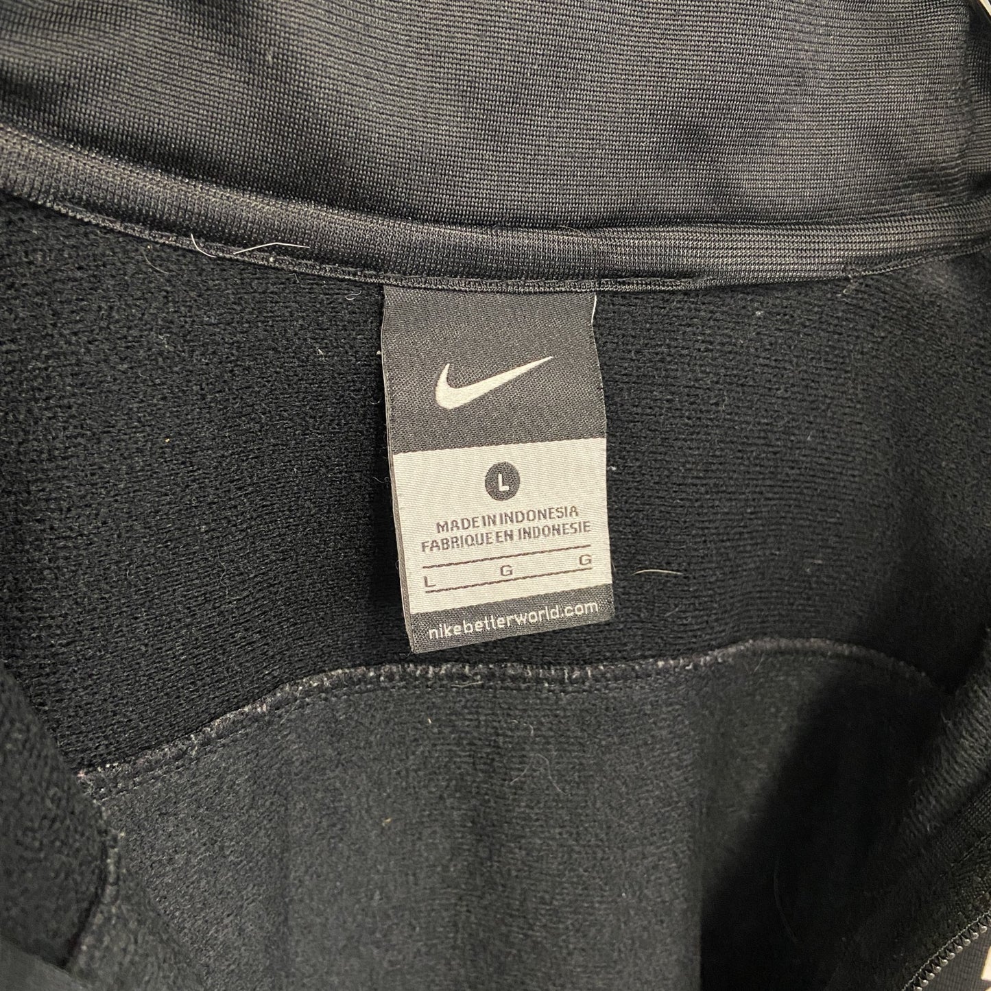 古着 used　NIKE　ナイキ　長袖トラックジャケット　ジャージ　レトロデザイン　刺繍ロゴ　ワンポイント　黒　ブラック