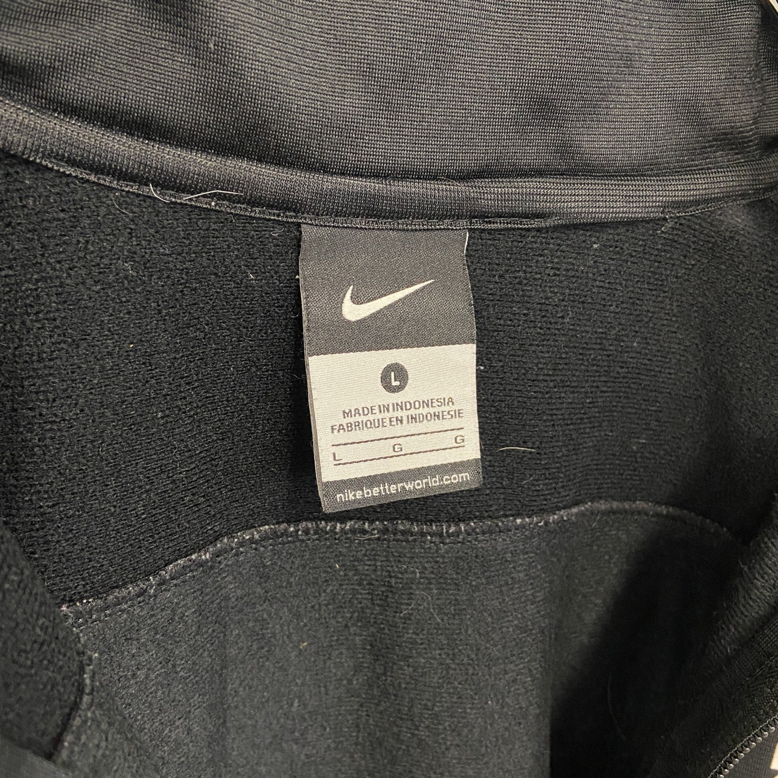 古着 used　NIKE　ナイキ　長袖トラックジャケット　ジャージ　レトロデザイン　刺繍ロゴ　ワンポイント　黒　ブラック