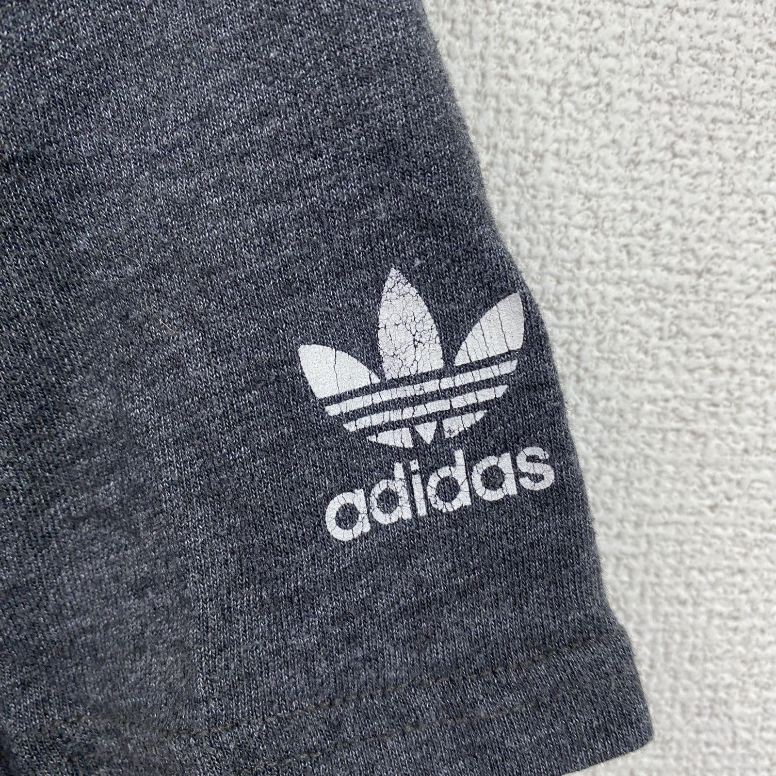 古着 used　adidas　アディダス　半袖プリントTシャツ　サンアントニオスパーズ　バスケ　ダークグレー　Sサイズ