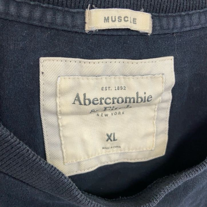古着 used　アバンクロビー&フィッチ　半袖プリントTシャツ　クルーネック　レトロデザイン　黒　ブラック　XLサイズ