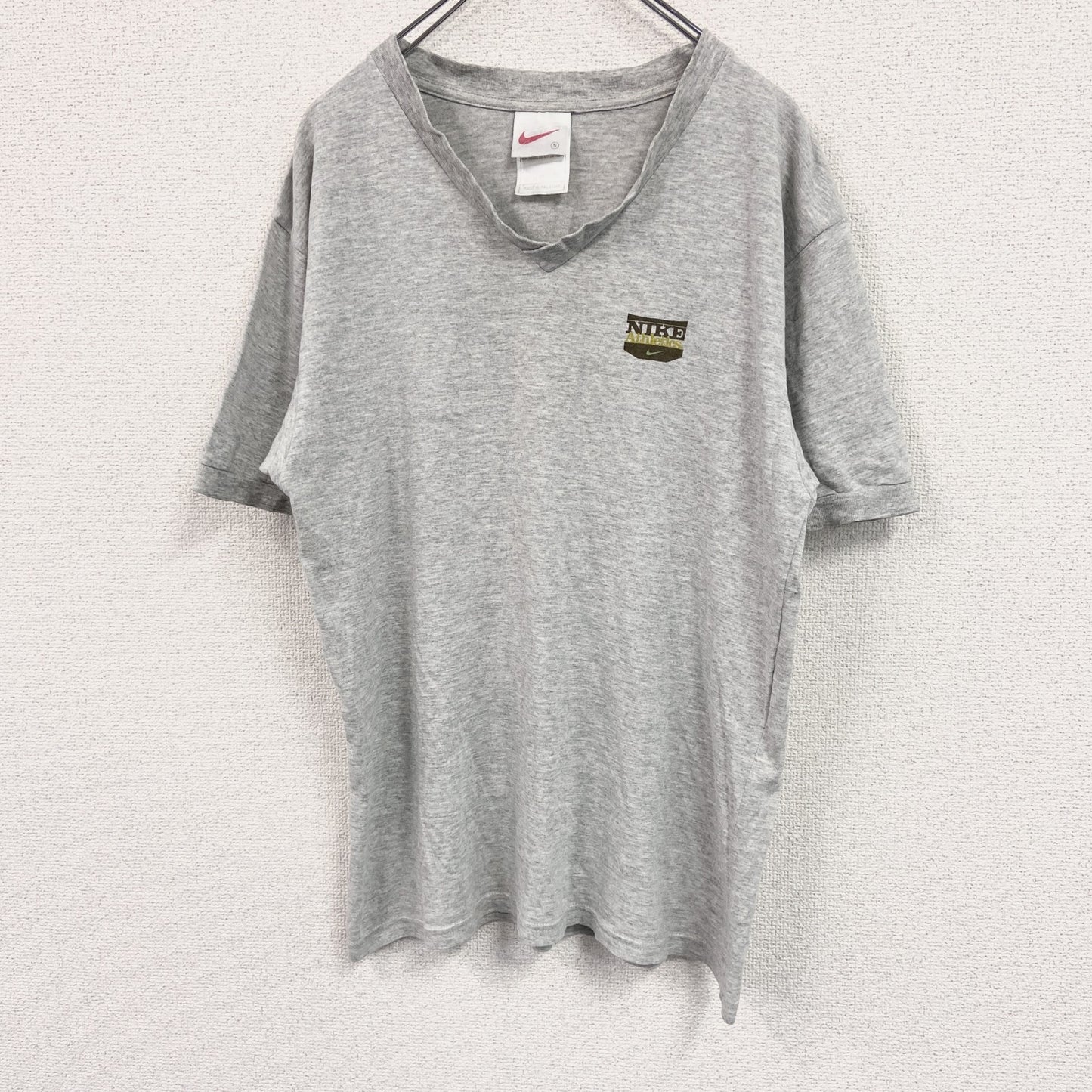 NIKE　ナイキ　半袖プリントTシャツ　Vネック　灰色　グレー　Sサイズ