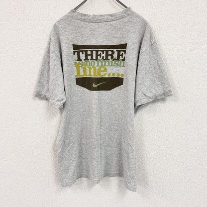 NIKE　ナイキ　半袖プリントTシャツ　Vネック　灰色　グレー　Sサイズ