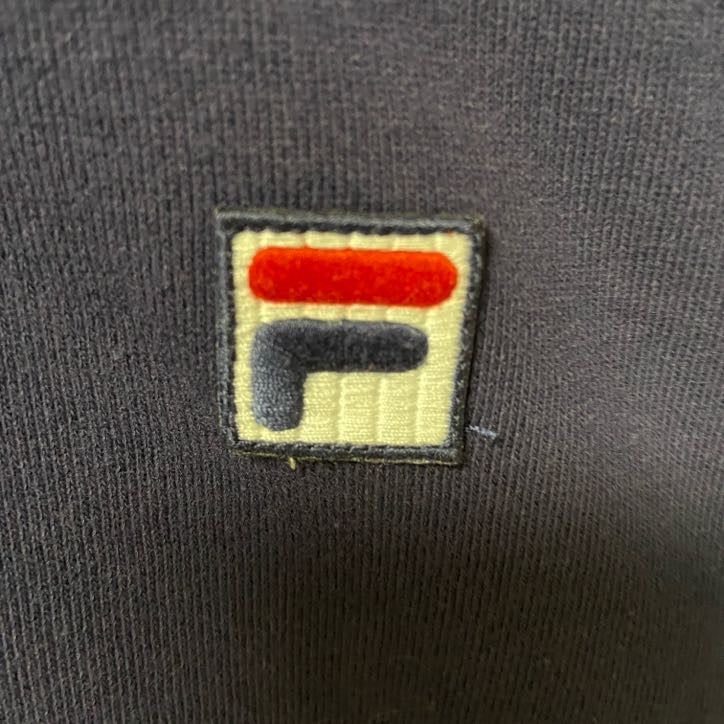 古着 used FILA フィラ　長袖ワンポイントロゴ刺繡スウェット　トレーナー　ネイビー　紺　オーバーサイズ　2XLサイズ
