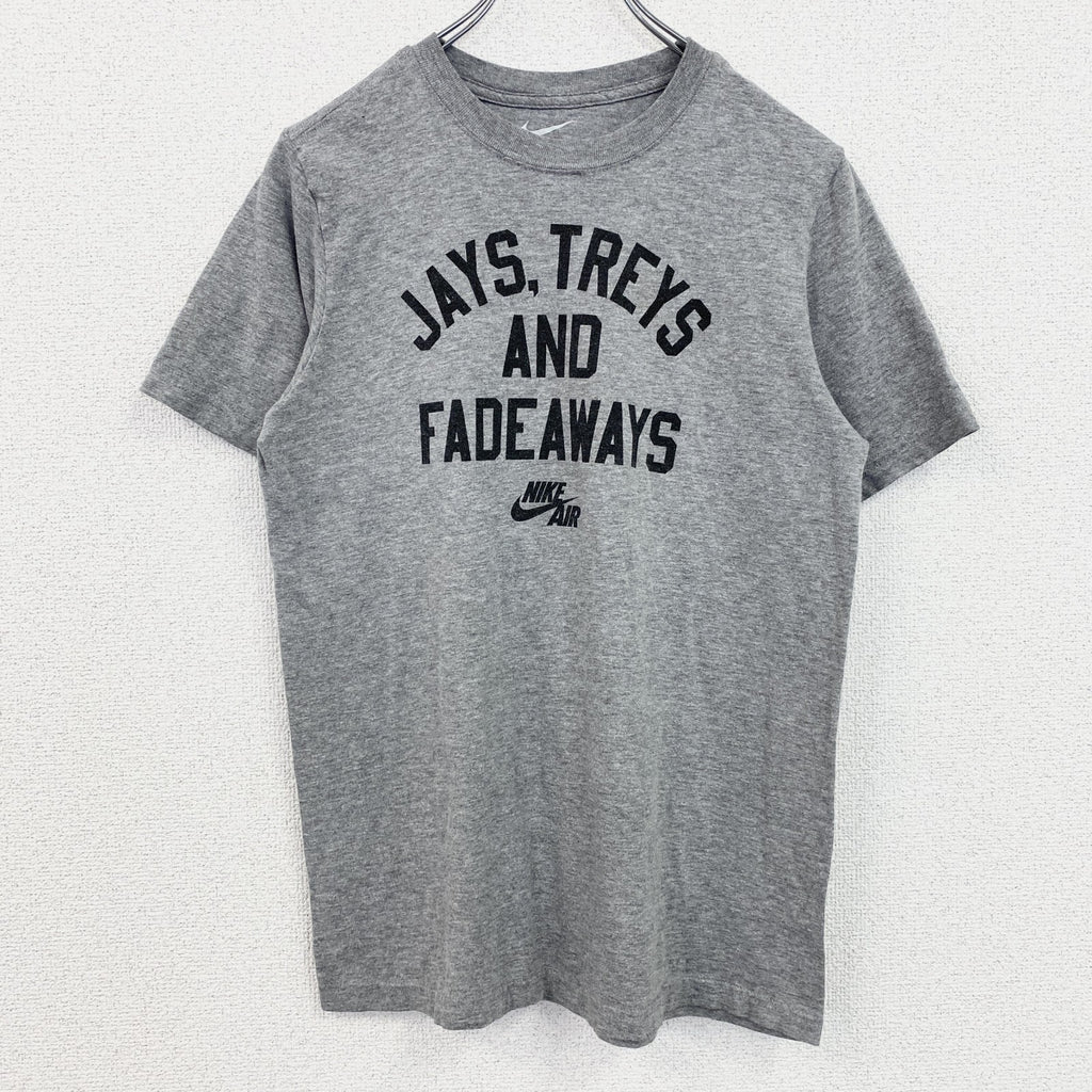 古着 used　NIKE　ナイキ　半袖英語ロゴプリントＴシャツ　クルーネック　グレー　カジュアルデザイン　Lサイズ