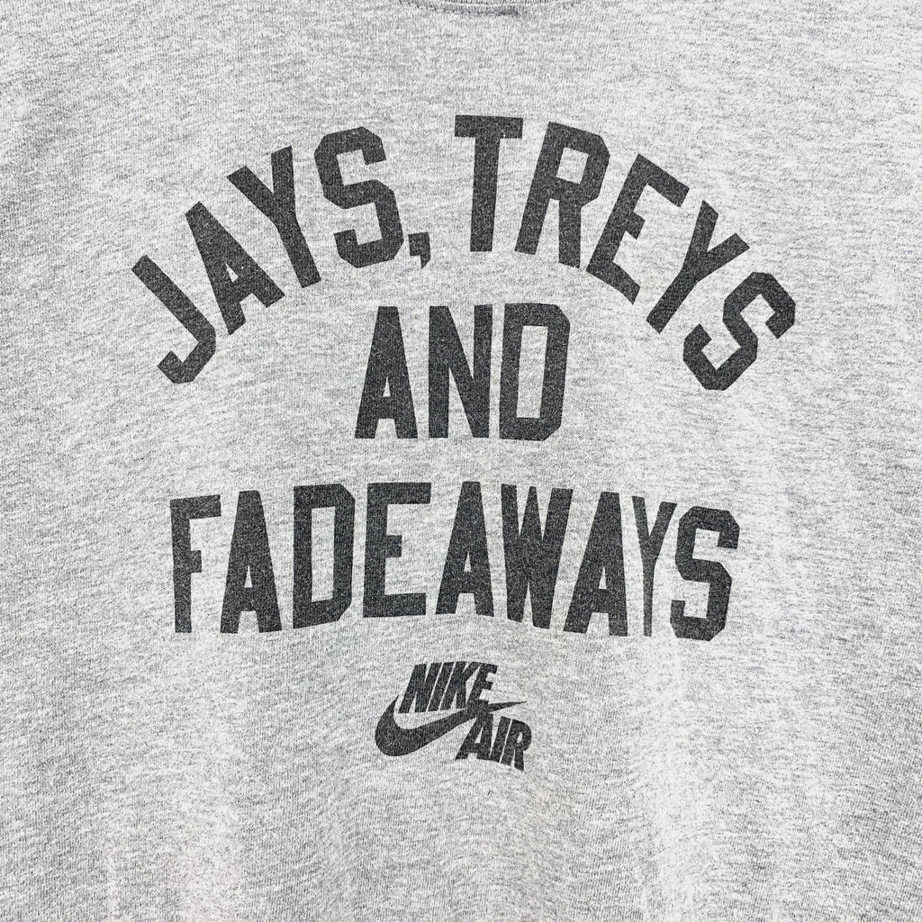 古着 used　NIKE　ナイキ　半袖英語ロゴプリントＴシャツ　クルーネック　グレー　カジュアルデザイン　Lサイズ