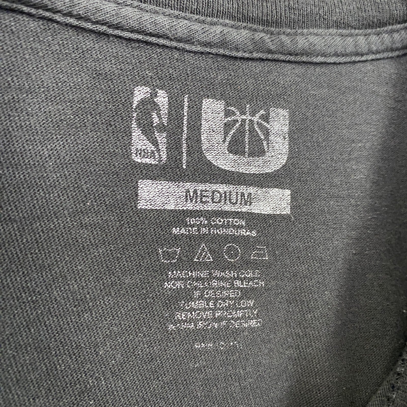 古着 used　NBA　半袖プリントＴシャツ　シカゴブルズ　バスケットボール　クルーネック　黒　ブラック　Mサイズ