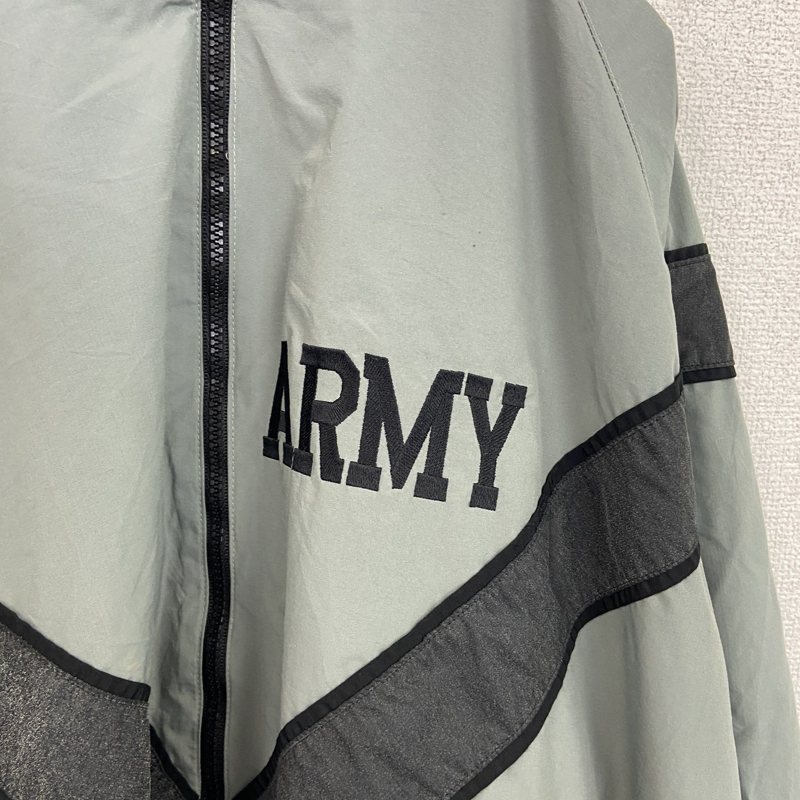 00s　U.S.ARMY　IPFU　トレーニングジャケット　ナイロンジャケット　ミリタリー　米軍　ヴィンテージ　カーキ　Lサイズ