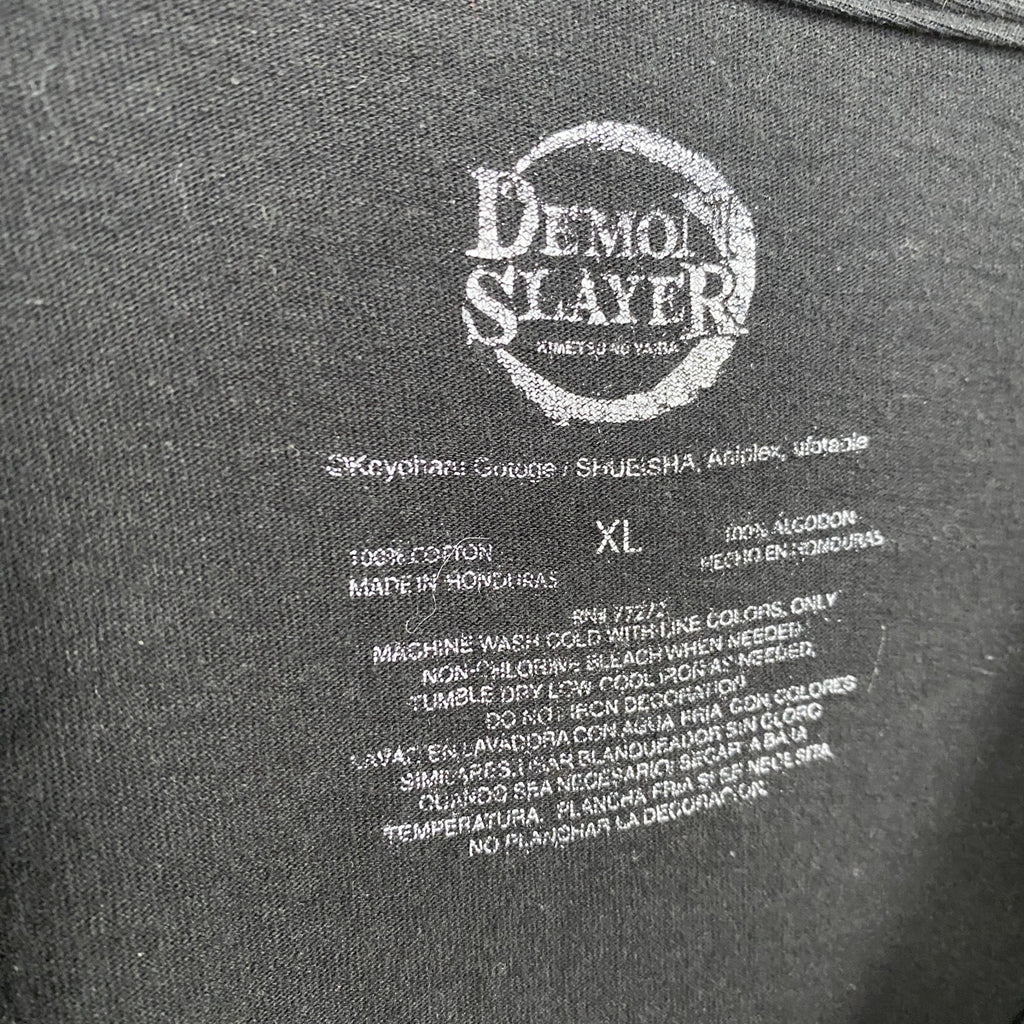 古着 used　鬼滅の刃　DEMON SLAYER　炭治郎　ねず子　半袖アニメプリントTシャツ　キャラデザイン　黒　XLサイズ