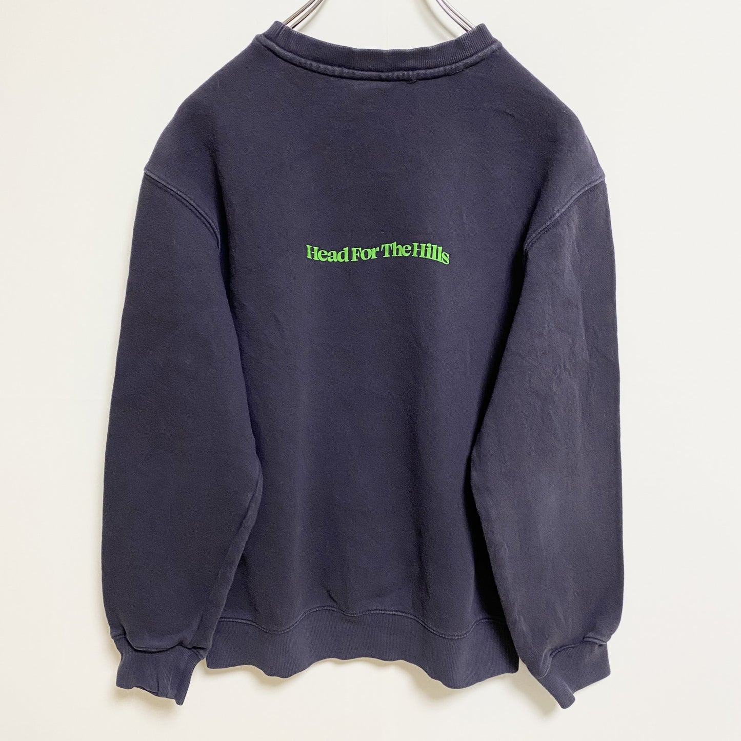 古着 used　H&M エイチアンドエム　長袖クルーネックスウェット　トレーナー　バックプリント　山　ネイビー　紺