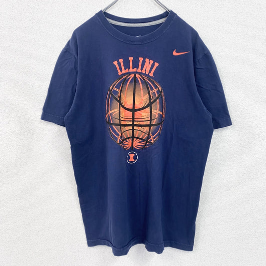 古着 used　NIKE　ナイキ　半袖プリントクルーネックTシャツ　ILLINI　ネイビー　カジュアルデザイン　Lサイズ