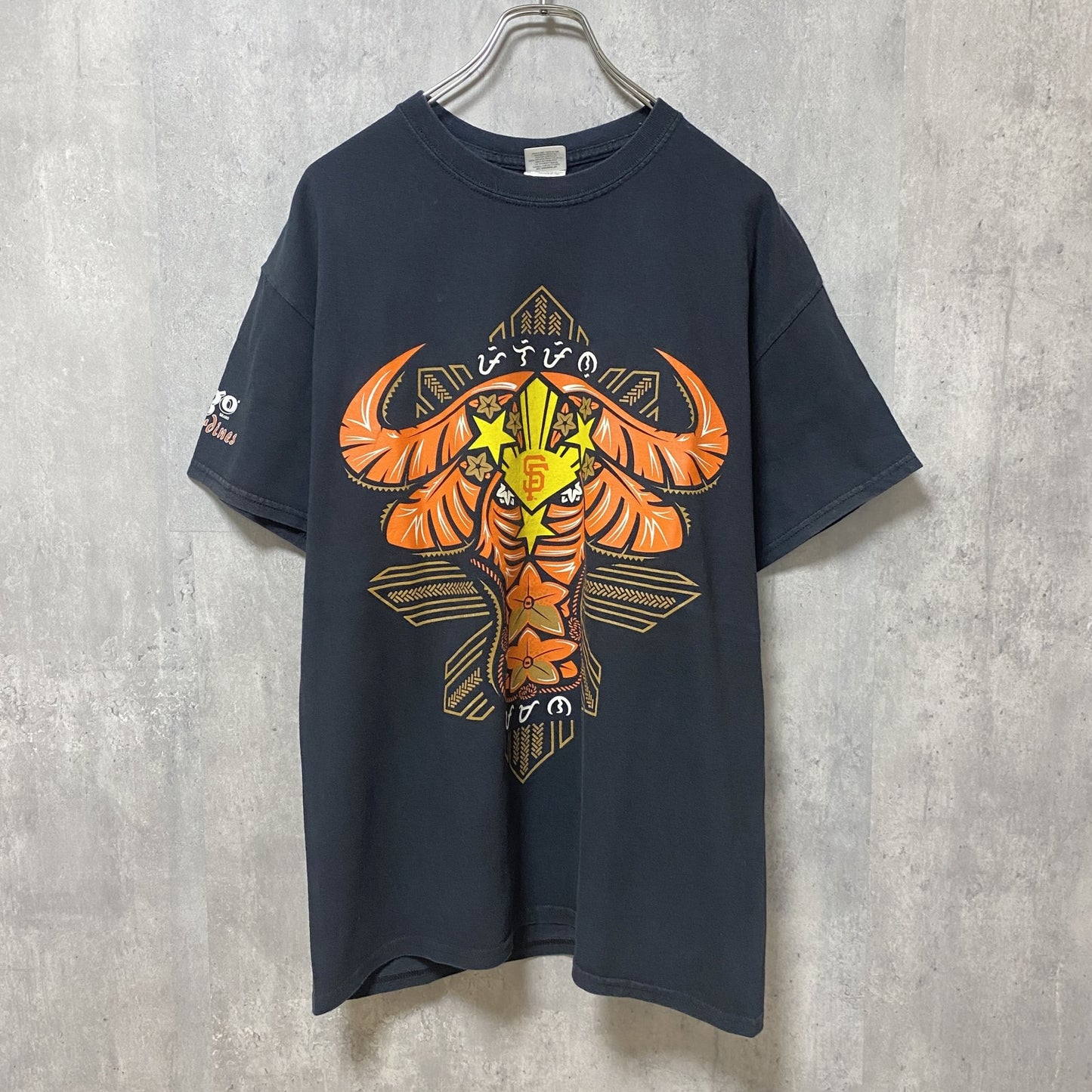 古着 used　GILDAN ギルダン　FILIPINO HERITAGE　半袖プリントTシャツ　レトロデザイン　黒　ブラック