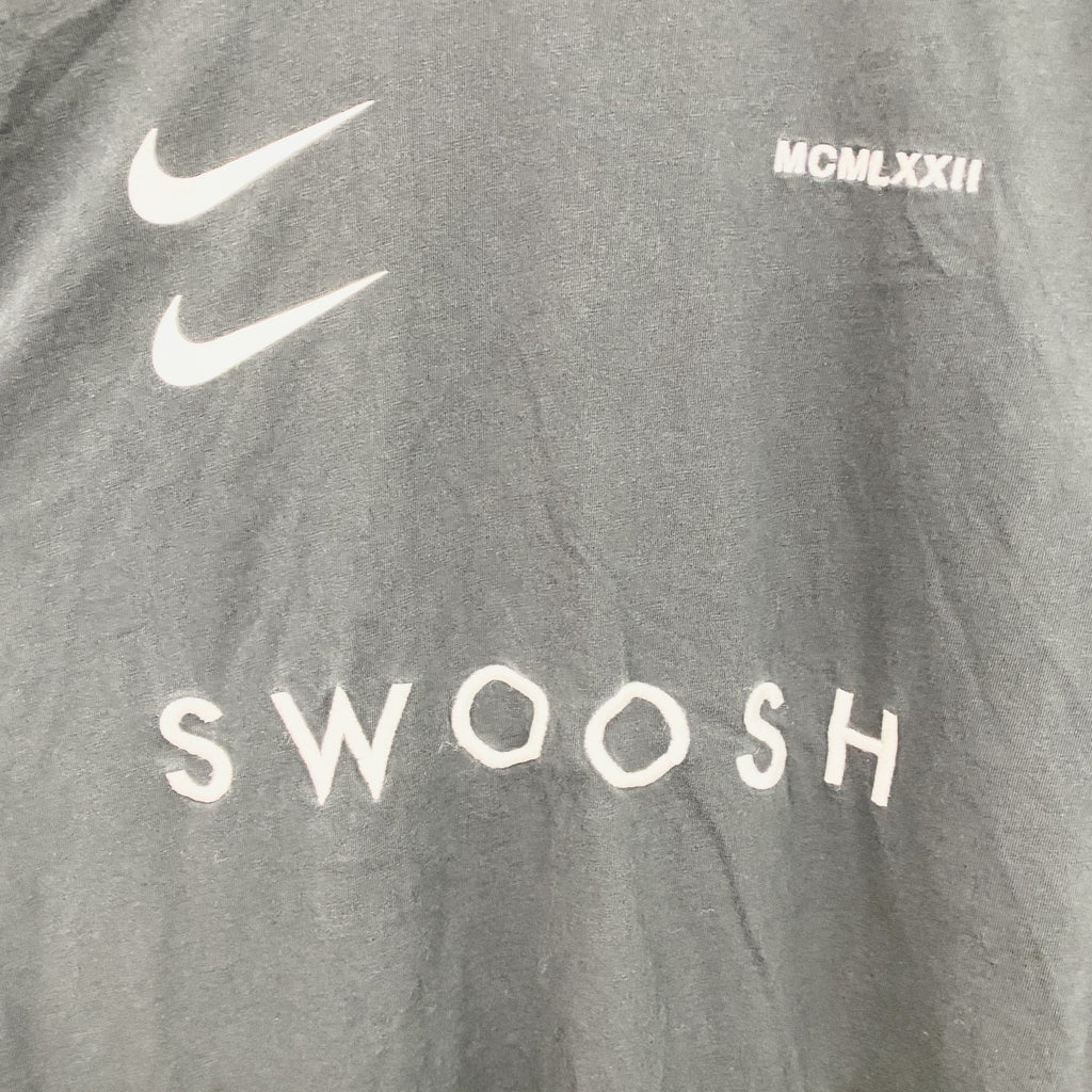 古着 used　NIKE　ナイキ　半袖英語刺繍Ｔシャツ　SWOOSH　クルーネック　黒　ブラック　カジュアルデザイン　Sサイズ