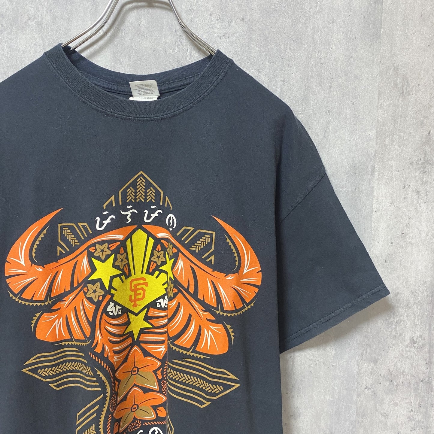 古着 used　GILDAN ギルダン　FILIPINO HERITAGE　半袖プリントTシャツ　レトロデザイン　黒　ブラック