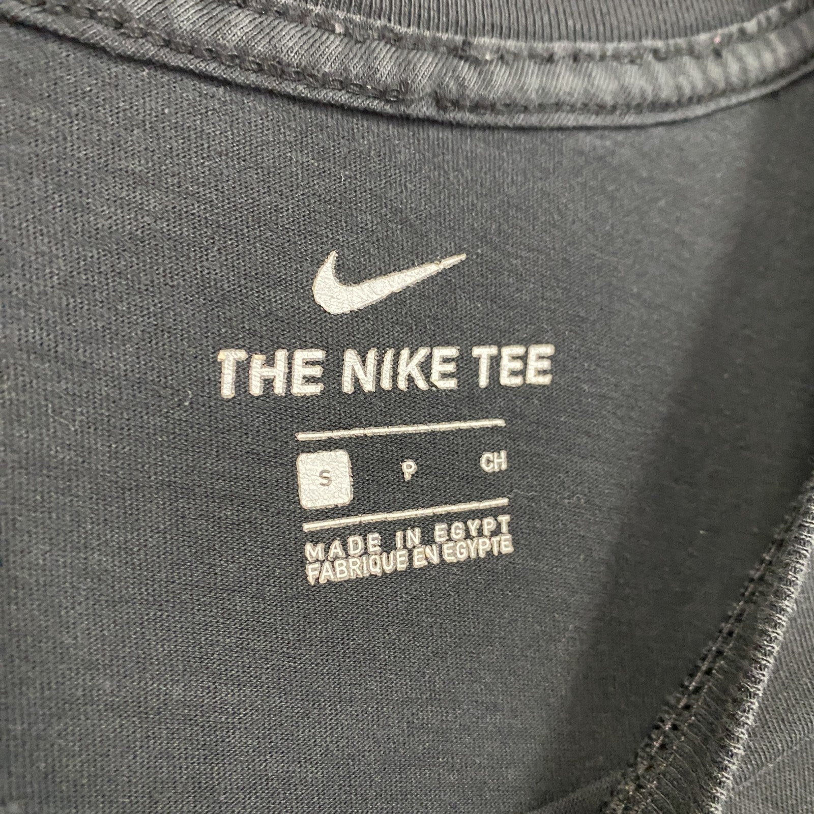古着 used　NIKE　ナイキ　半袖英語刺繍Ｔシャツ　SWOOSH　クルーネック　黒　ブラック　カジュアルデザイン　Sサイズ