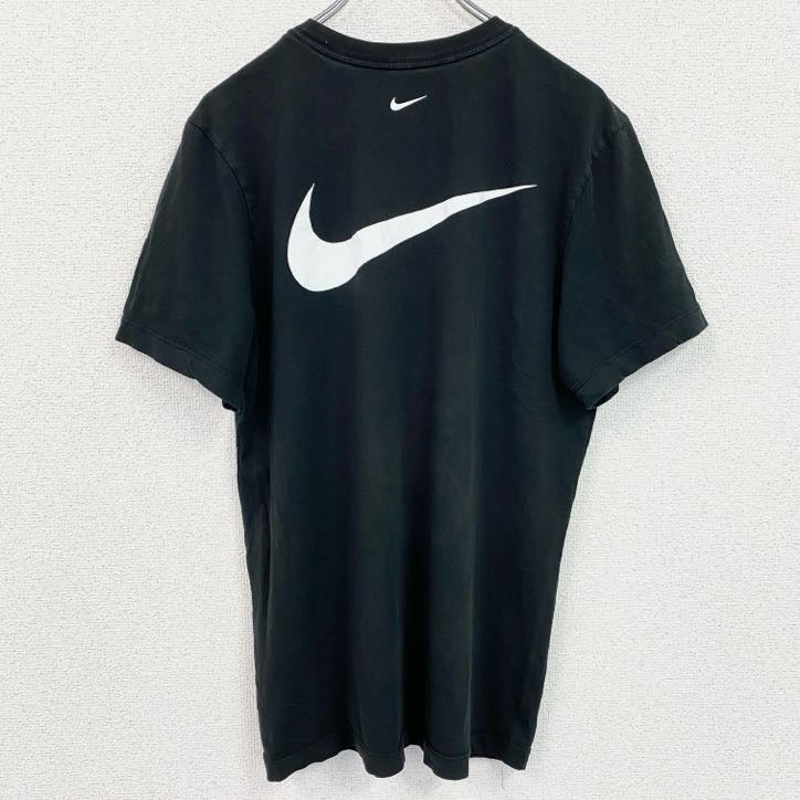 古着 used　NIKE　ナイキ　半袖英語刺繍Ｔシャツ　SWOOSH　クルーネック　黒　ブラック　カジュアルデザイン　Sサイズ