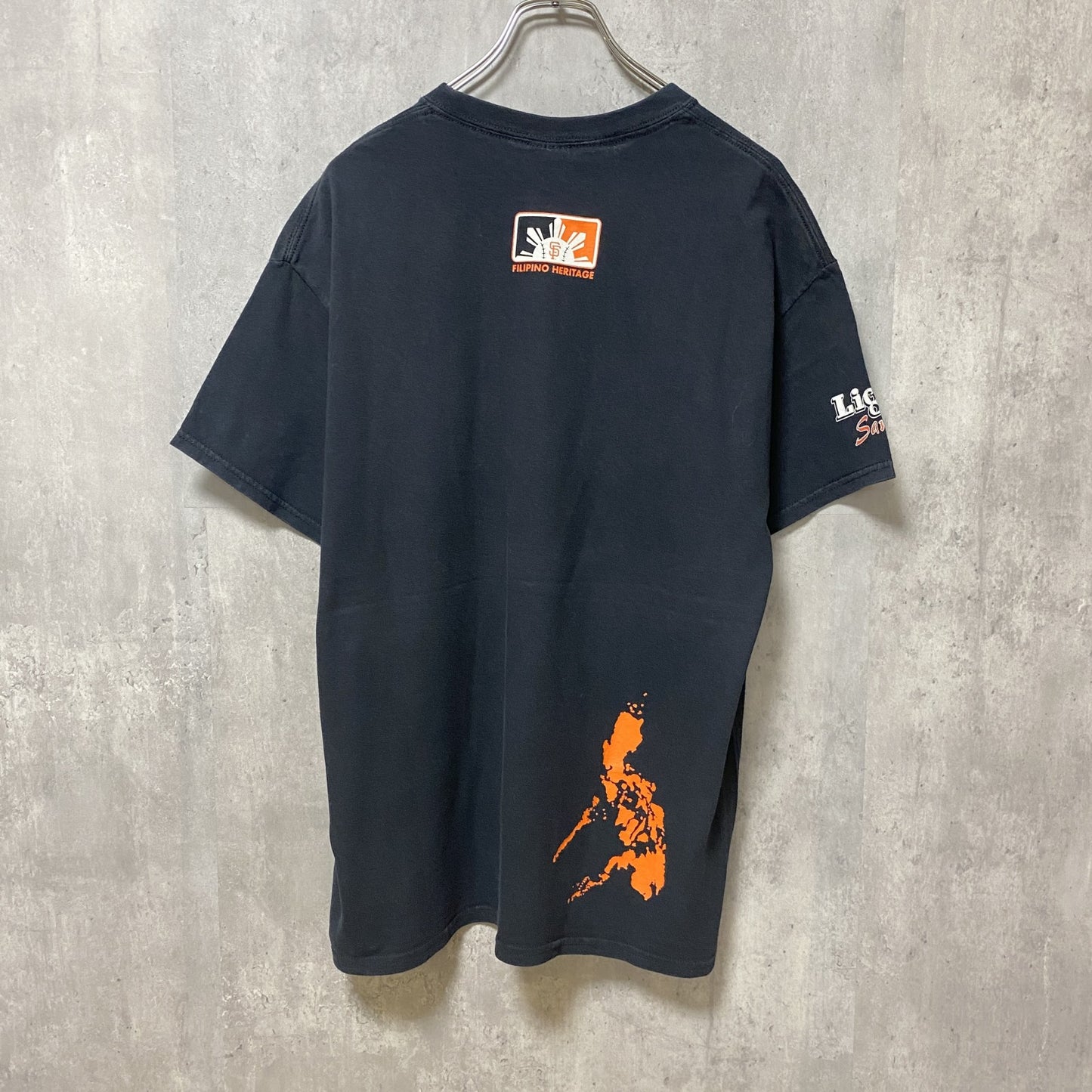 古着 used　GILDAN ギルダン　FILIPINO HERITAGE　半袖プリントTシャツ　レトロデザイン　黒　ブラック