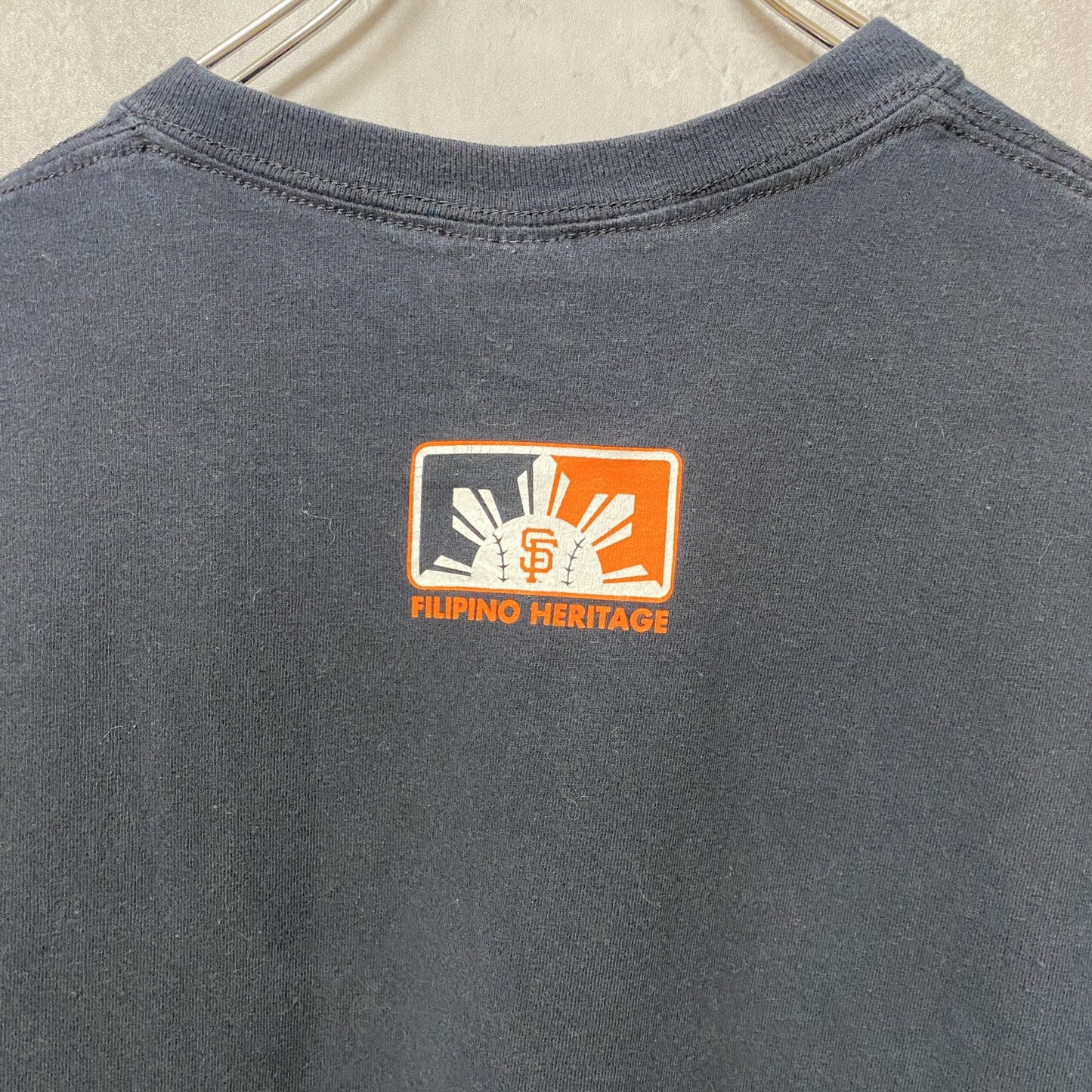 古着 used　GILDAN ギルダン　FILIPINO HERITAGE　半袖プリントTシャツ　レトロデザイン　黒　ブラック