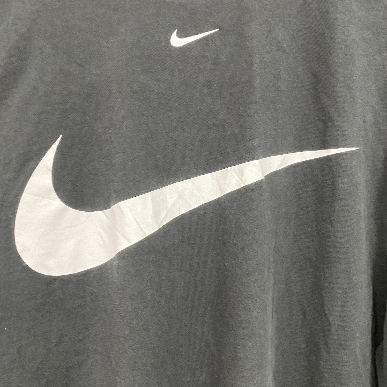 古着 used　NIKE　ナイキ　半袖英語刺繍Ｔシャツ　SWOOSH　クルーネック　黒　ブラック　カジュアルデザイン　Sサイズ