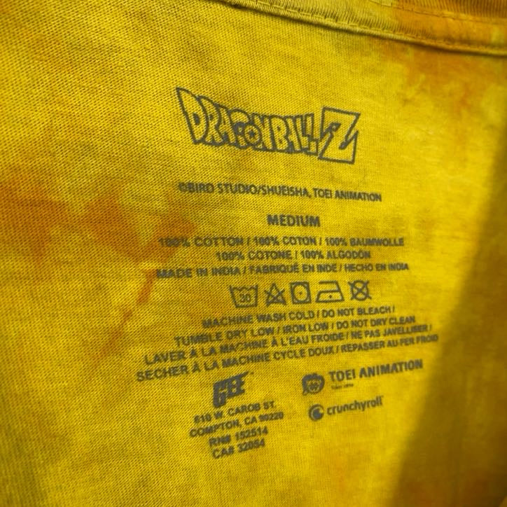 古着 used　ドラゴンボールZ　孫悟空　スーパーサイヤ人　半袖アニメプリントタイダイ柄Tシャツ　キャラデザイン　黄色　Mサイズ