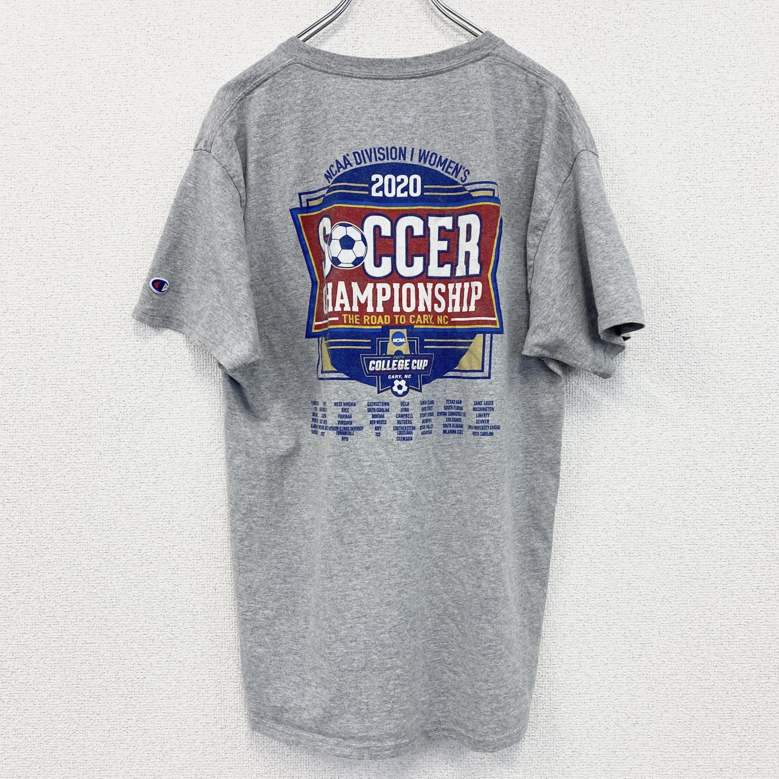 古着 used　Champion　チャンピオン　NCAA　半袖プリントTシャツ　サッカー　灰色　ライトグレー　Mサイズ