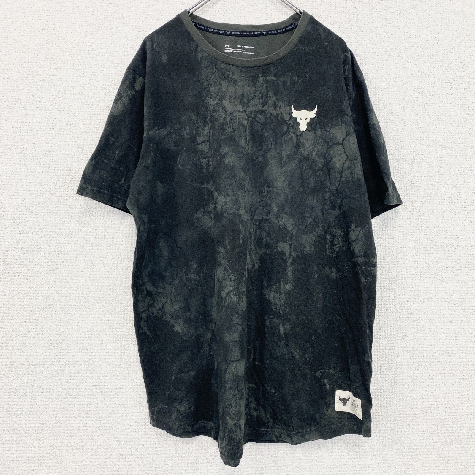 古着 used　アンダーアーマー　半袖プリントTシャツ　バッファロー　ワンポイント　ダークグリーン　総柄　2XLサイズ