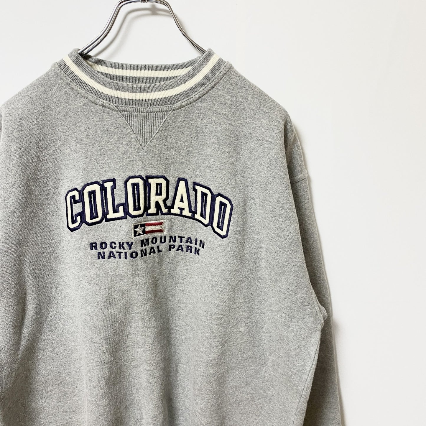 古着 used　90s　COLORADO　長袖刺繍リンガースウェット　トレーナー　ロッキー山脈　グレー　ヴィンテージ　Mサイズ