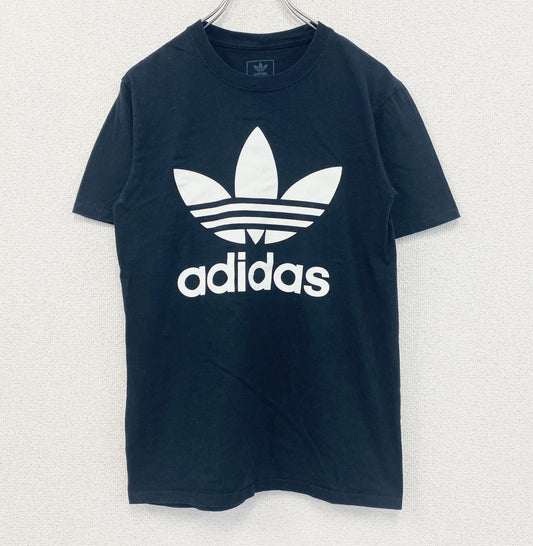 古着 used　adidas　アディダス　半袖プリントTシャツ　STAFF　カジュアルデザイン　レトロ　ブラック　黒　Sサイズ