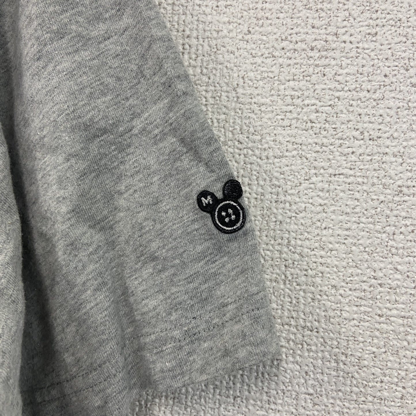 Mickey Mouse　ミッキーマウス　半袖キャラクターTシャツ　フロッキープリント　灰色　グレー　XLサイズ
