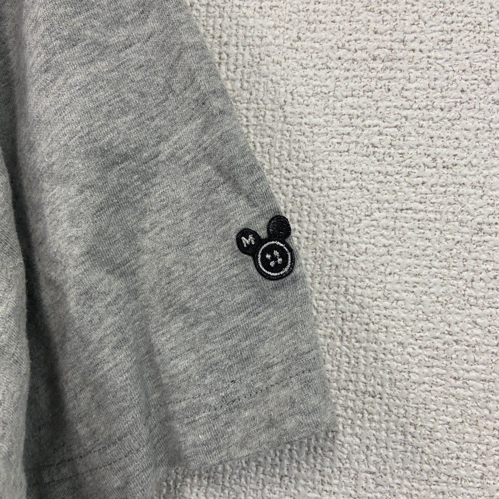 Mickey Mouse　ミッキーマウス　半袖キャラクターTシャツ　フロッキープリント　灰色　グレー　XLサイズ