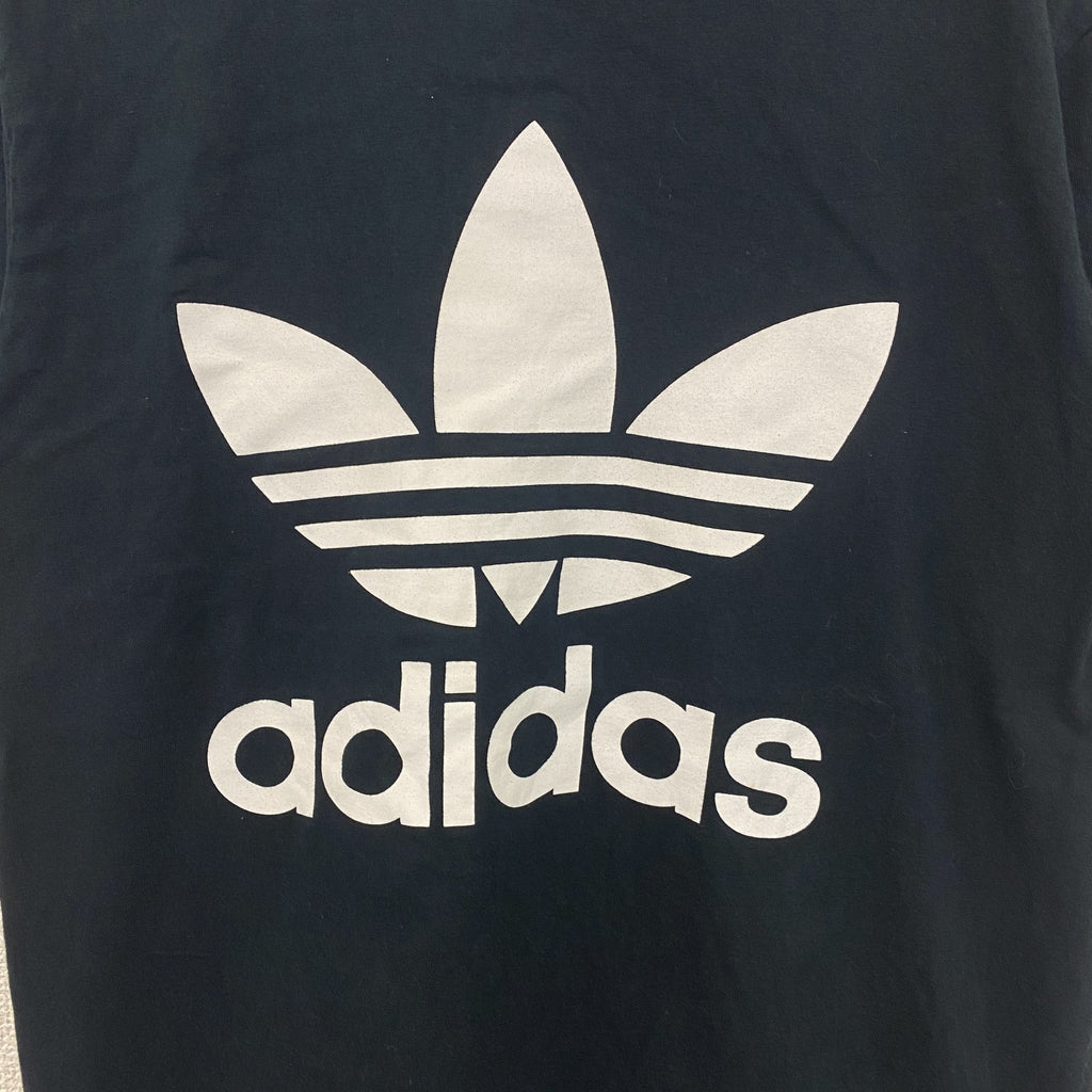 古着 used　adidas　アディダス　半袖プリントTシャツ　STAFF　カジュアルデザイン　レトロ　ブラック　黒　Sサイズ