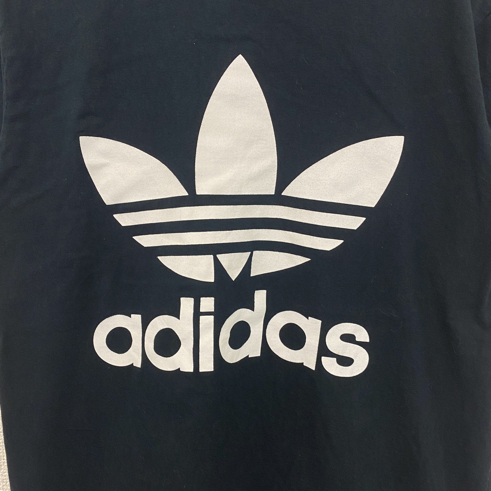 古着 used　adidas　アディダス　半袖プリントTシャツ　STAFF　カジュアルデザイン　レトロ　ブラック　黒　Sサイズ